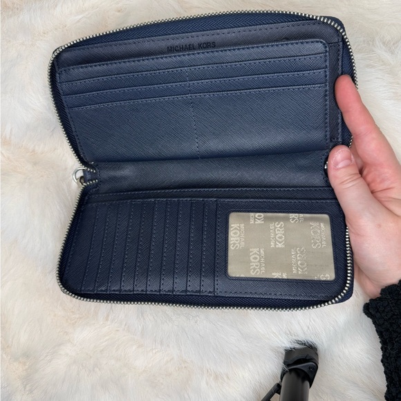 Michael Kors Navy and White Striped Women's Bag Set - Picture 8 of 8